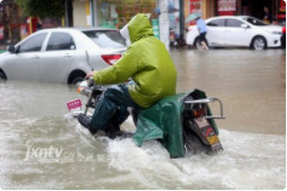 下雨天電動(dòng)車(chē)用了防水連接器就不怕了